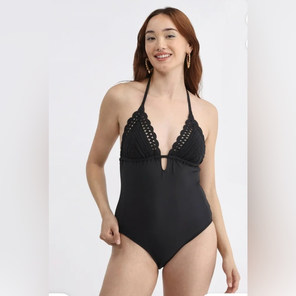 No Boundaries Black Crochet One Piece Women’s Swimsuit Size XS New with Tags NWT